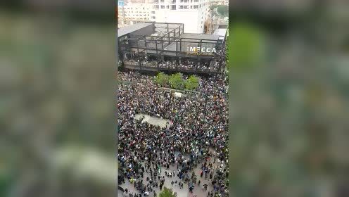 【2021年07月21日 太陽vs雄鹿集錦】People mountain people sea 雄鹿主場上萬球迷聚集球館