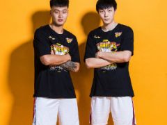 学会这个防守脚步,你也能驰骋野球场!
