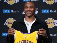 【球迷屋早报】威少请求奇才老板将其交易至湖人 欧文不愿透露疫苗接种情况