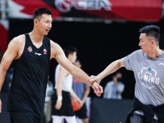 【球迷屋晚报】杜峰表示易建联新赛季将复出 新赛季浓眉将出任首发中锋