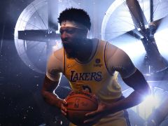 浓眉：球队所有人都状态很好，大家都愿意牺牲，训练中很多垃圾话