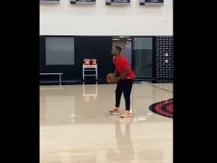 一触即发！利拉德训练营超远三分8连中