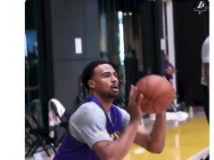 湖人第四训练日丨沃帅强调防守还不够好，甜瓜：愿意接受任何角色