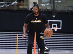 36岁前火箭老大抱大腿出师未捷，湖人恐启动詹瓜二人组