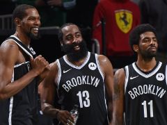 【球迷屋晚报】篮网正与KD哈登讨论欧文情况 西蒙斯已抵达费城