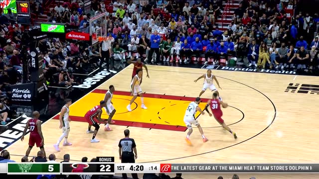 【2021年10月22日 雄鹿vs热火集锦】人人都能打 斯特鲁斯1v3强上字母哥哥