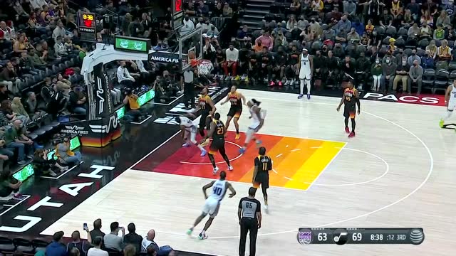 【2021年11月03日 国王vs爵士集锦】米切尔天降火雨命中靶标 福克斯折叠反身上篮2+1