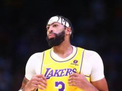 太累了！濃眉哥全場砍下32分12籃板帶隊(duì)取勝