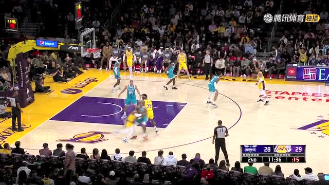 【2021年11月09日 黄蜂vs湖人集锦】乌布雷强吃埃灵顿上篮命中 威少热刀切黄油变向突破建功