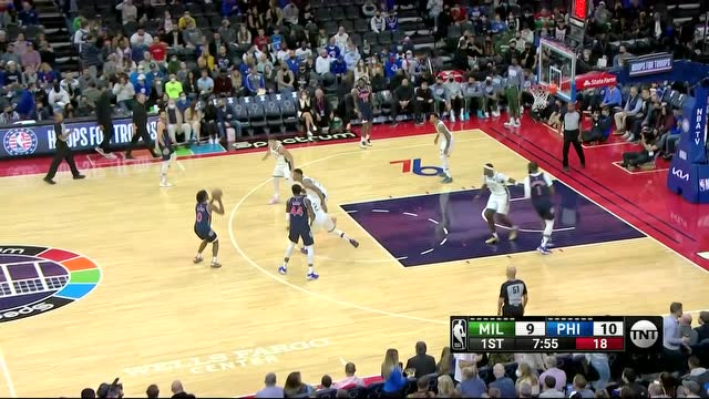 【2021年11月10日 雄鹿vs76人集锦】听说你是MVP？ 里德飞身补扣势大力沉
