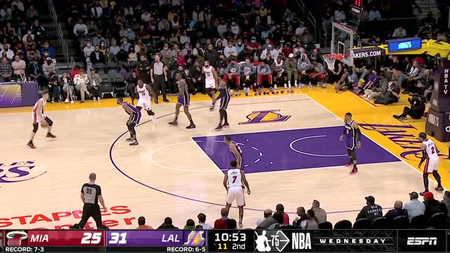 【2021年11月11日 热火vs湖人集锦】希罗假投真传骗过防守 阿德巴约蜻蜓点水将球带进篮筐