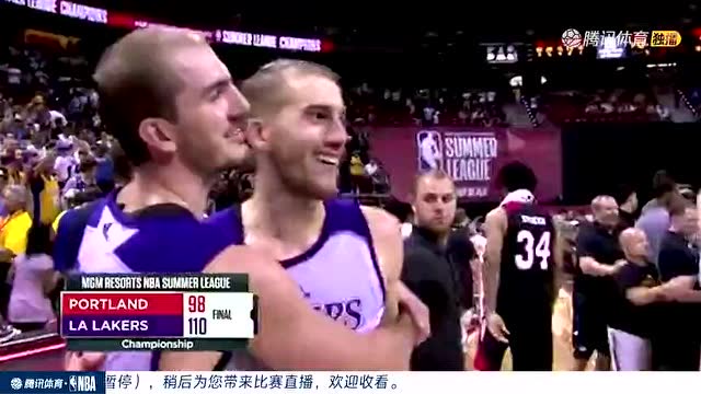 【2021年11月16日 公牛vs湖人集錦】首次回到洛杉磯 卡魯索與詹姆斯熱情擁抱并接受全場致意