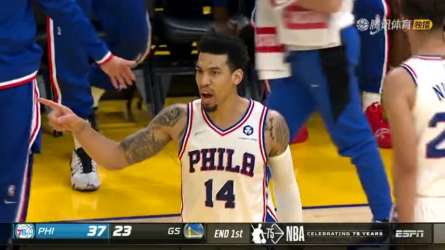 【2021年11月25日 76人vs勇士集錦】可惜了！庫里0.4秒發(fā)球皇阿瑪?shù)捉侨蛛U(xiǎn)些壓哨