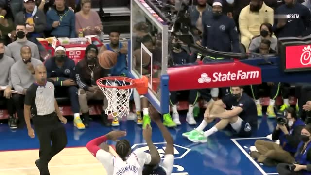 【2021年11月28日 森林狼vs76人集锦】费城禁区不容造次 庄神镇守篮下送上火辣追帽_2