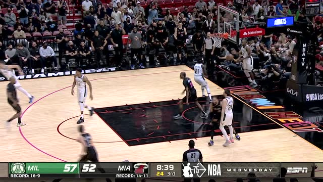 【2021年12月09日 雄鹿vs热火集锦】你就是今晚的超级巨星!马丁点飞霍乐迪直杀篮下擎天劈扣