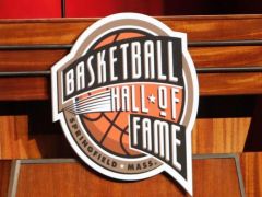 曼努·吉诺比利、昌西·比卢普斯成为2022年篮球名人堂第一次被提名者的头条新闻