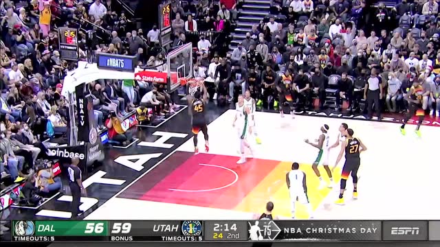 【2021年12月26日 独行侠vs爵士集锦】纸糊防守内线门户大开 米切尔一步撕裂防守直冲九重天