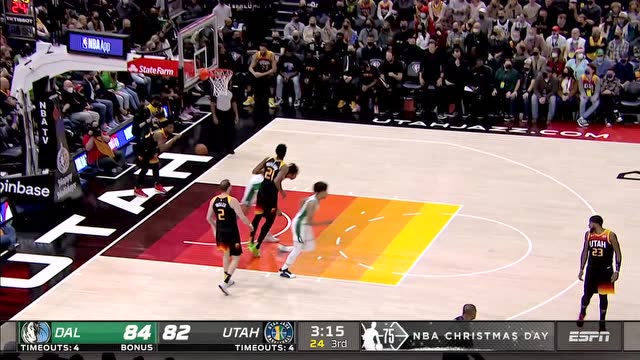 【2021年12月26日 独行侠vs爵士集锦】布朗与布朗的连线 独行侠三人配合布朗空接炸筐