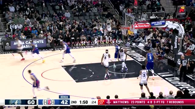 【2022年01月04日 森林狼vs快船集锦】连续成为背景板 华子突破单吃贝弗利硬刚伊巴卡