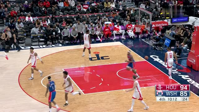 【2022年01月06日 火箭vs奇才集锦】关键时刻挺身而出 比尔风驰电掣突破暴扣瞬间完成