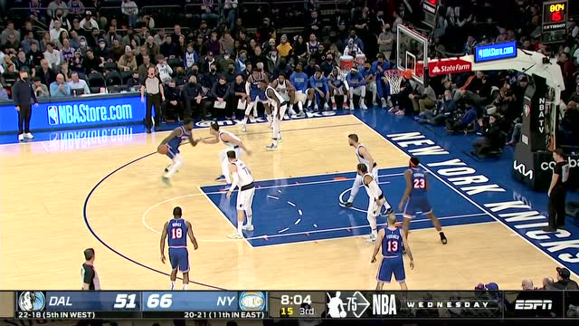 【2022年01月13日 独行侠vs尼克斯集锦】大马金刀直杀篮下 兰德尔完美打成2+1