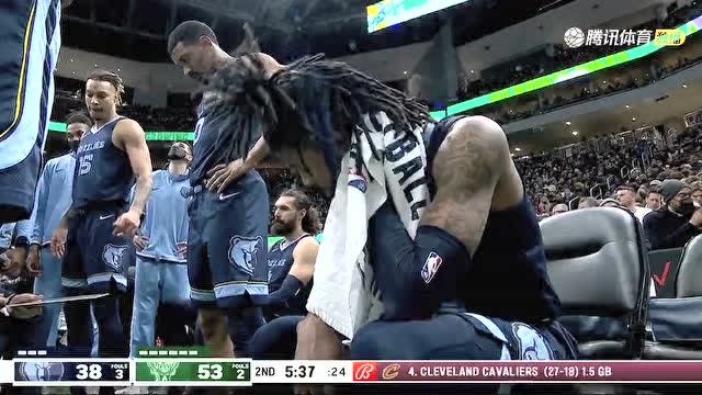 【2022年01月20日 灰熊vs雄鹿集錦】飛來橫禍 莫蘭特進(jìn)攻沖刺撞到艾倫痛苦倒地