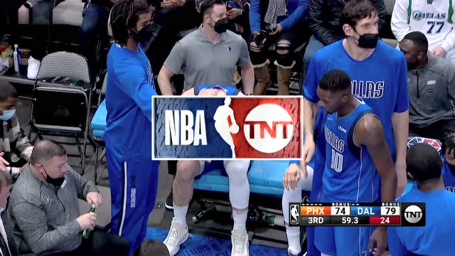 【2022年01月21日 太阳vs独行侠集锦】有板儿随便投！东契奇高难度上篮不中鲍威尔二次进攻打成2+1