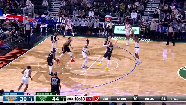 【2022年01月29日 尼克斯vs雄鹿集锦】抬手就是一箭穿心 伯克斯外线出手飚中三分