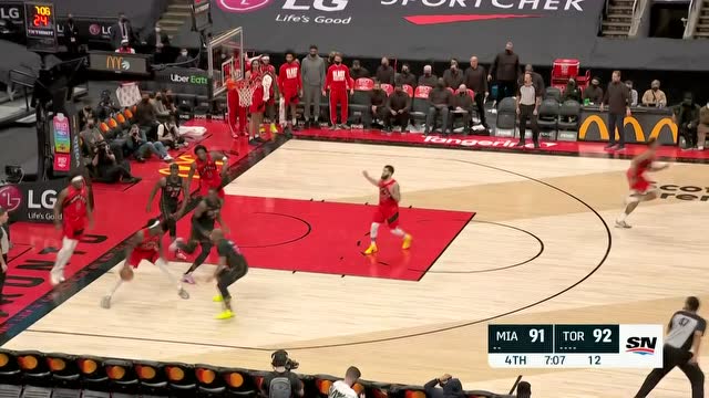 【2022年02月02日 热火vs猛龙集锦】求JB的心理阴影面积 巴特勒先被阿奴诺比隔扣再遭阿丘瓦大帽堪称最强背景帝