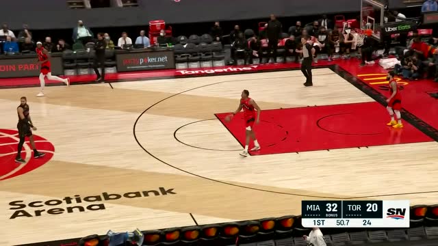 【2022年02月02日 热火vs猛龙集锦】阿奴诺比直塞篮下 阿丘瓦球到人到接球双手暴扣