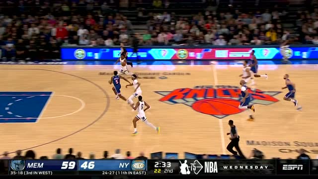 【2022年02月03日 灰熊vs尼克斯集锦】这传球就离谱!富尼耶把球砸向队友脑后反送对手空配连线
