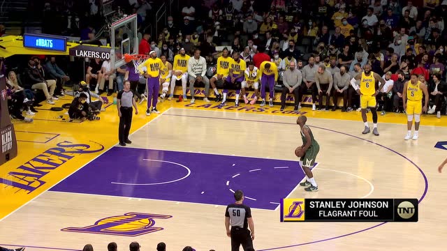 【2022年02月09日 雄鹿vs湖人集锦】一回合送了七分!约翰逊垫脚米德尔顿送3+2+球权