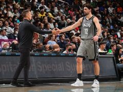 史蒂夫·纳什（Steve Nash）半开着门让乔·哈里斯（Joe Harris）回来做进一步评估，称这是“可能的”