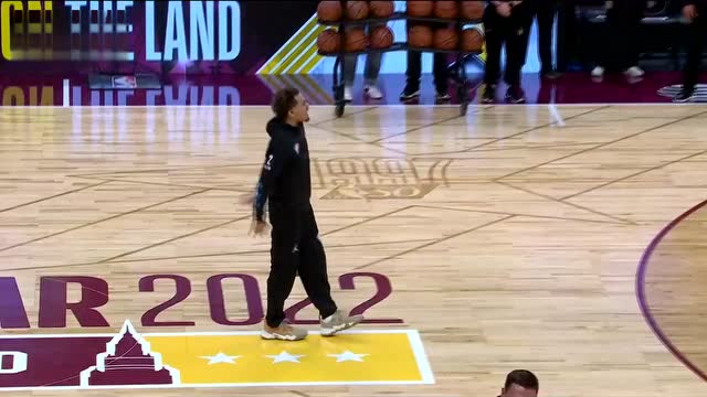 【2022年02月21日 杜蘭特隊vs詹姆斯隊集錦】吹楊時間管理大師一邊采訪一邊熱身：嘉賓點菜投個logo，吹楊：安排！