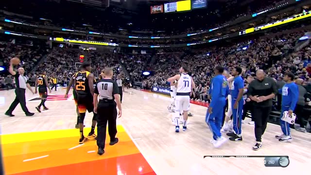 【2022年02月26日 独行侠vs爵士集锦】一切尽在掌握！东契奇神来之笔贝尔坦斯争分夺秒三分压哨