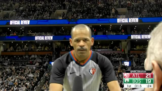 【2022年03月02日 老鹰vs凯尔特人集锦】斯玛特疑似垫脚特雷杨领到一级恶犯 杨罚球后回更衣室接受检查