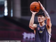 上海男篮登顶积分排行榜首位