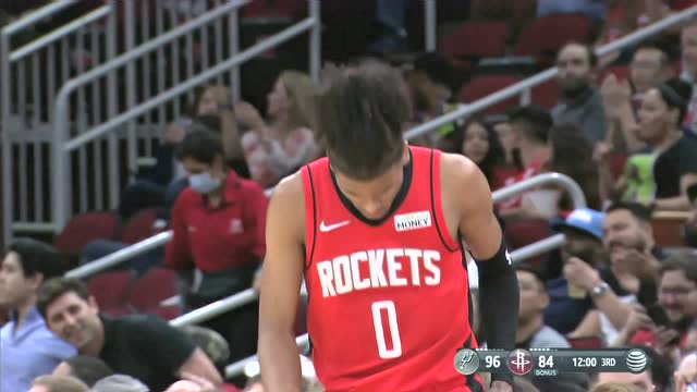 【2022年03月29日 馬刺vs火箭集錦】與時(shí)間賽跑 格林運(yùn)球前場(chǎng)無(wú)視兩人壓哨三分