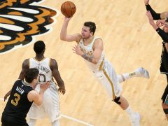 東契奇是當(dāng)今NBA唯一能完成匪夷所思的傳球的控衛(wèi)