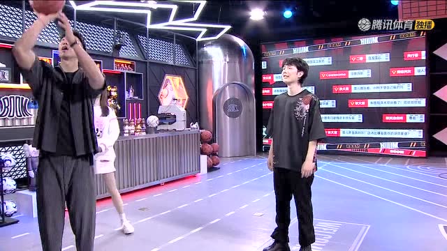 【2022年04月08日 湖人vs勇士集锦】雪儿基本功扎实两投两中 高情商自命曹岩门徒
