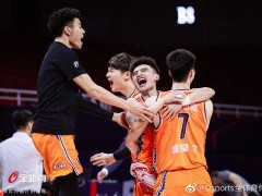 上海2-0横扫深圳晋级半决赛！大王25+14