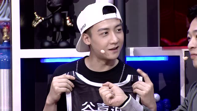 【2022年04月20日】谷嘉誠獲贈定制版球衣 柯凡：我以為你是來輔佐我的