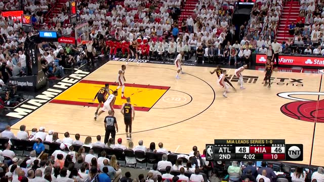 【2022年04月20日 老鹰vs热火集锦】急停撤步点飞防守 特雷杨戏耍防守命中大号中投