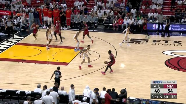 【2022年04月27日 老鹰vs热火集锦】亨特篮下接球双手暴扣 阿德巴约不遑多让强势补扣