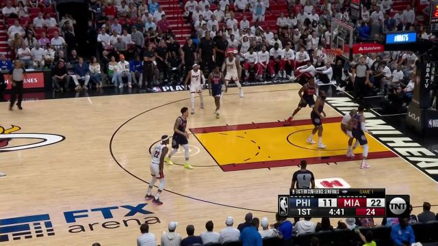 【2022年05月03日 76人vs熱火集錦】塔克拼搶籃板慘遭三人包夾  巴特勒外線接應(yīng)一箭穿心