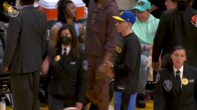 【2022年05月08日 灰熊vs勇士集锦】这一刻比赛结果已然不重要 莫兰特受伤沮丧离场情况不妙