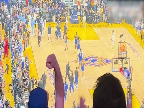 【2022年05月14日 灰熊vs勇士集錦】感受下克萊G6投進(jìn)第一個三分后 大通中心震耳欲聾的歡呼聲