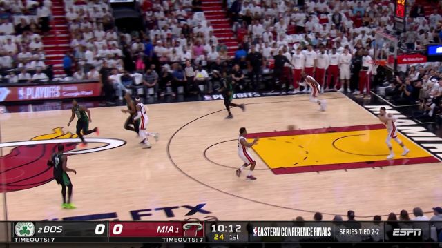 【2022年05月26日 凱爾特人vs熱火集錦】球：我不喜歡這筐！巴特勒跟進出手球轉(zhuǎn)籃筐一圈愣是彈出