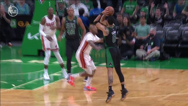 【2022年05月28日 热火vs凯尔特人集锦】鞋多也是一种困扰！王猛调侃鞋王塔克半场就换一双