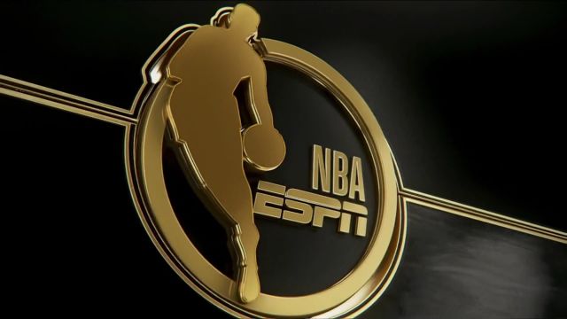 【2022年06月14日 凱爾特人vs勇士集錦】格林拼死救球撞翻女球迷 隨后急忙安慰